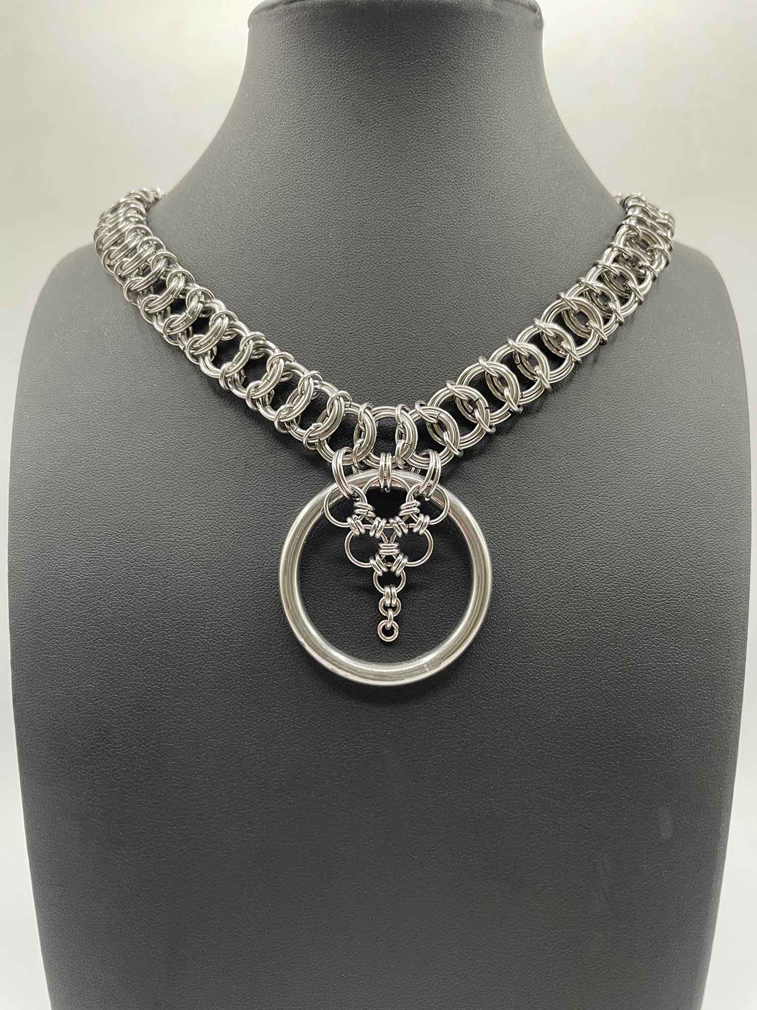 Collier d’appartenance BDSM, collier de jour BDSM, Le Diraison