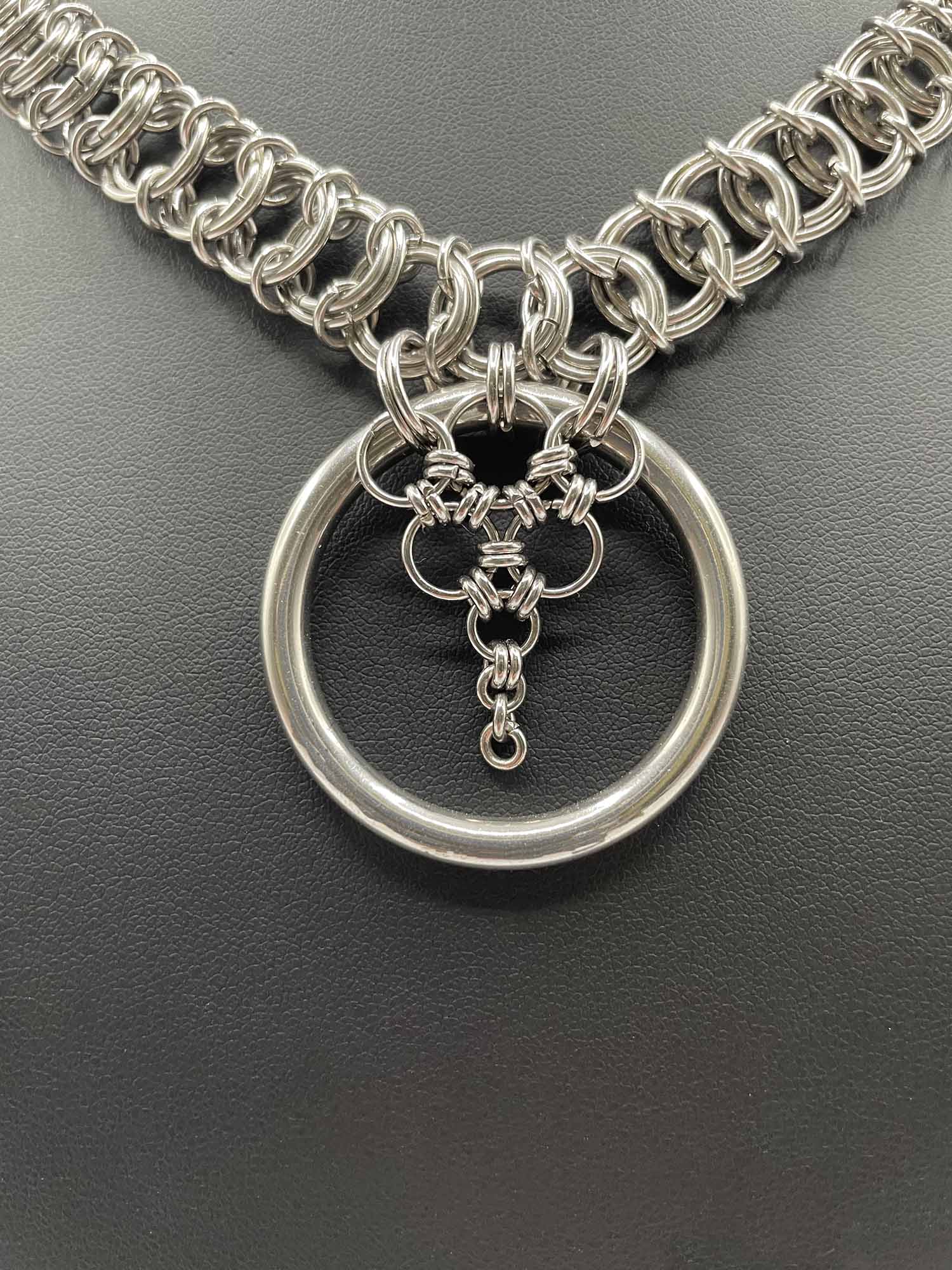 Collier d’appartenance BDSM, collier de jour BDSM, Le Diraison