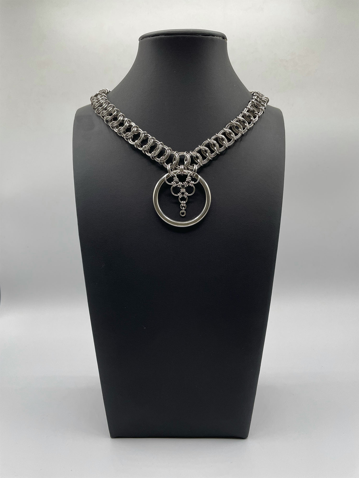 Collier d’appartenance BDSM, collier de jour BDSM, Le Diraison