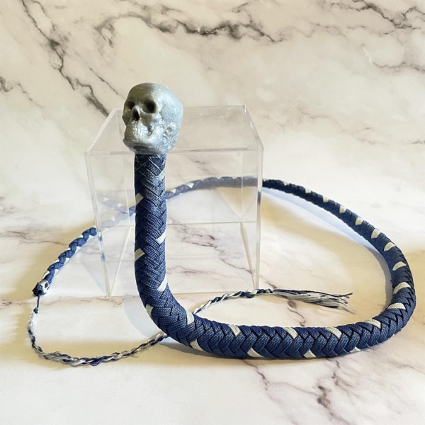 fouet_BDSM_navy_pommeau_tete_de_mort_Le_Diraison copie