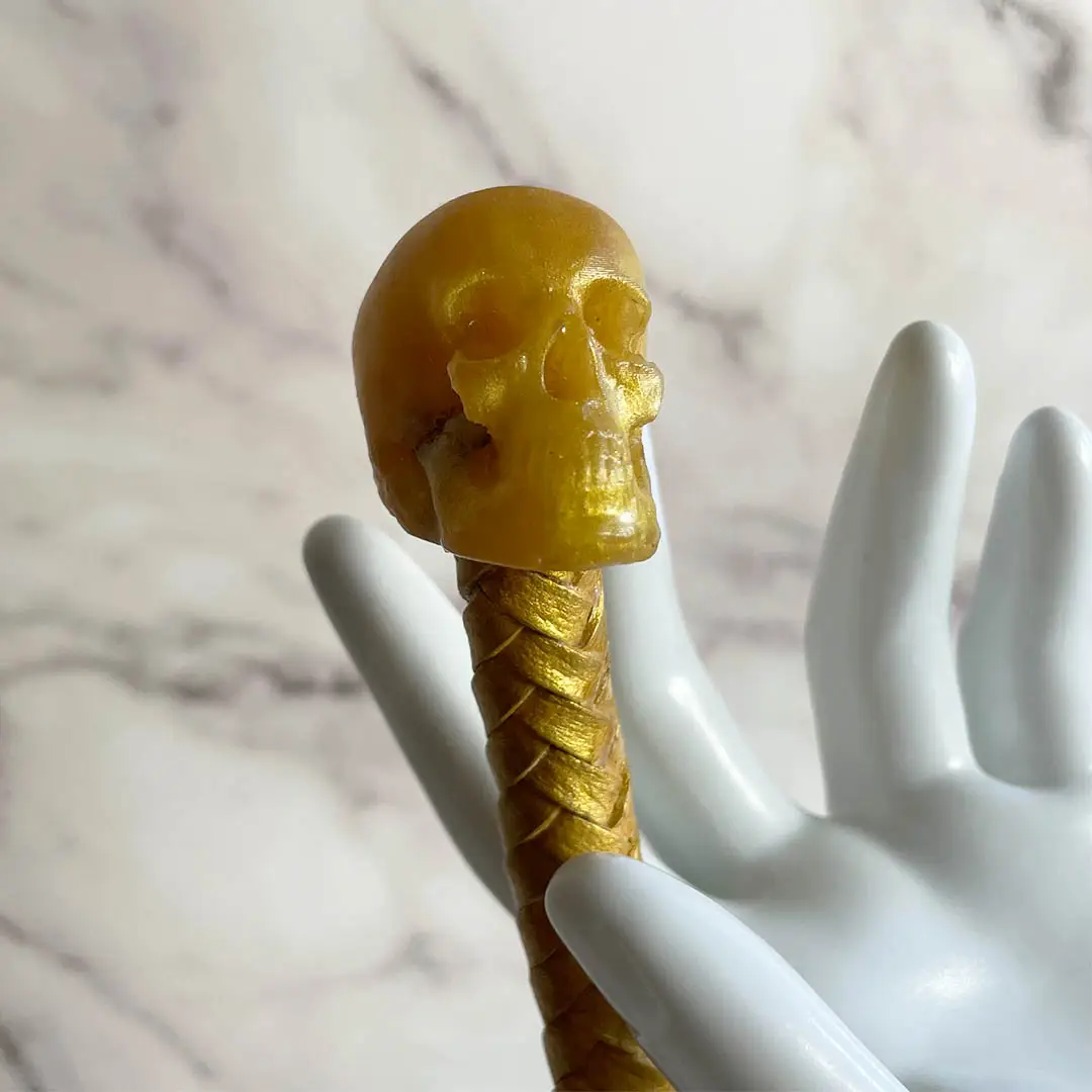 fouet_bdsm_pommeau_tete_de_mort_cuir_doré_55cm_lediraison _2 copie