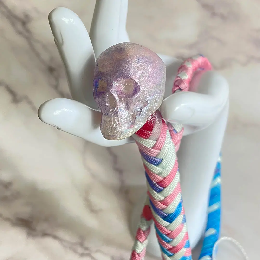 fouet_bdsm_tête_de_mort_80cm_paracorde_licorne_lediraison copie
