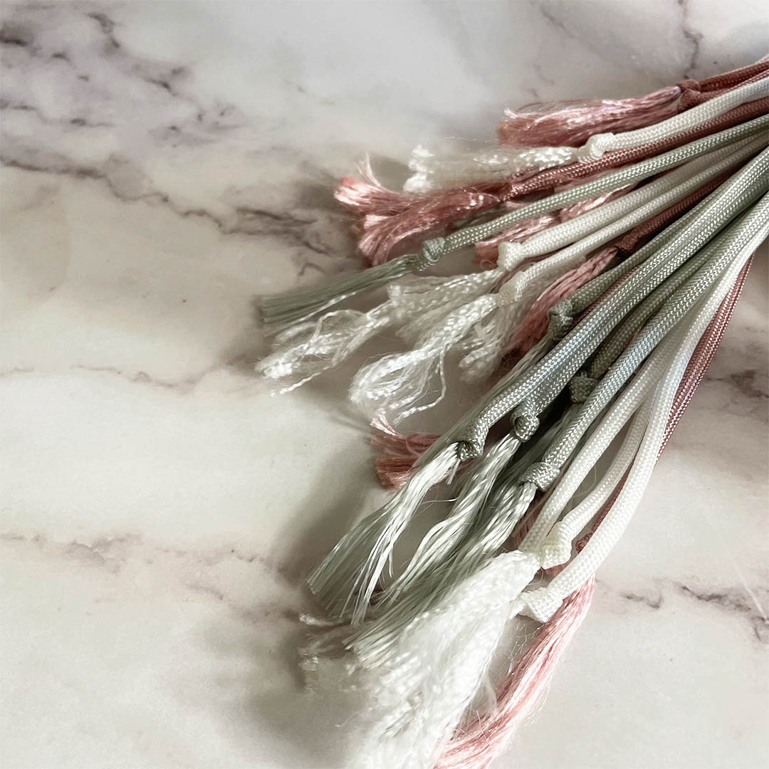 martinet_BDSM_paracord_noeuds_rose_argent_blanc_lediraison _3 copie