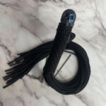 Martinet BDSM en paracorde piquant Le Diraison